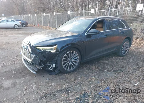 2019 Audi E-Tron Premium Plus z USA, uszkodzony, nr VIN WA1VAAGE7KB005367